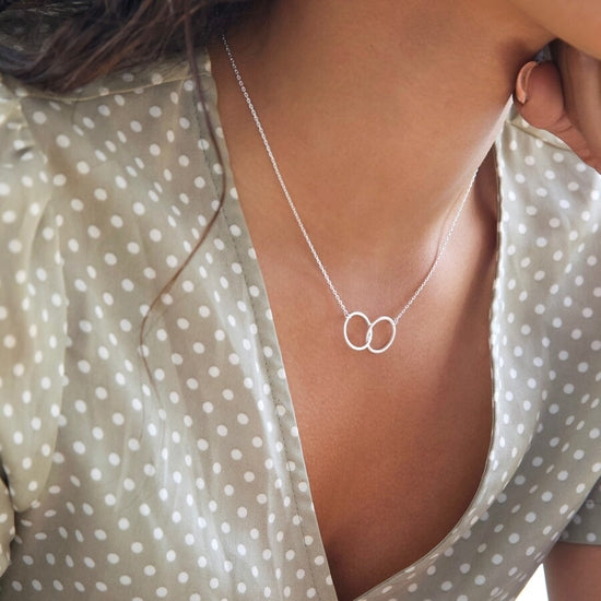 Interlocking Hoops Necklace - Silver